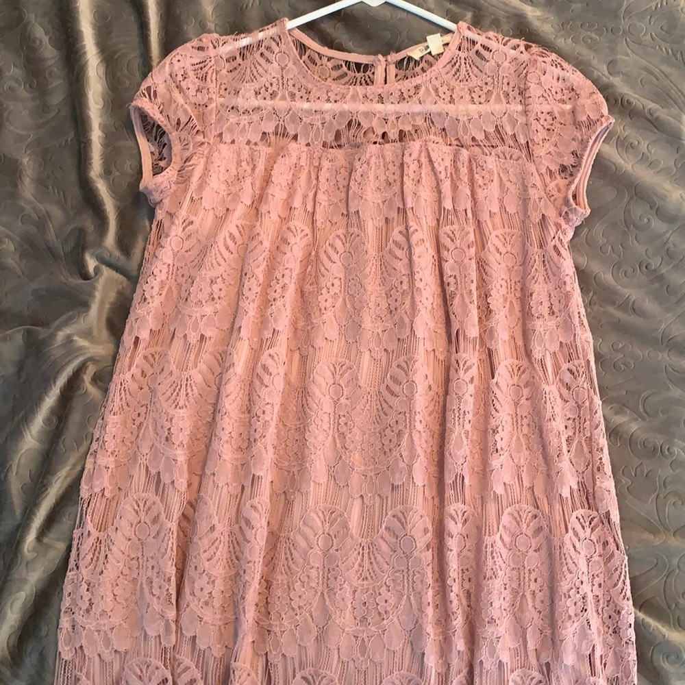Worn once for a graduation. Perfect spring dress!